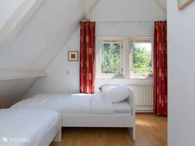 2e slaapkamer met twee 1p bedden